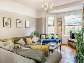 Pass the Keys 4 Bedrooms Cafes Shops 6 Mins to City Centre